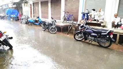 तेज बारिश की वजह से व्यापार हुआ ठप