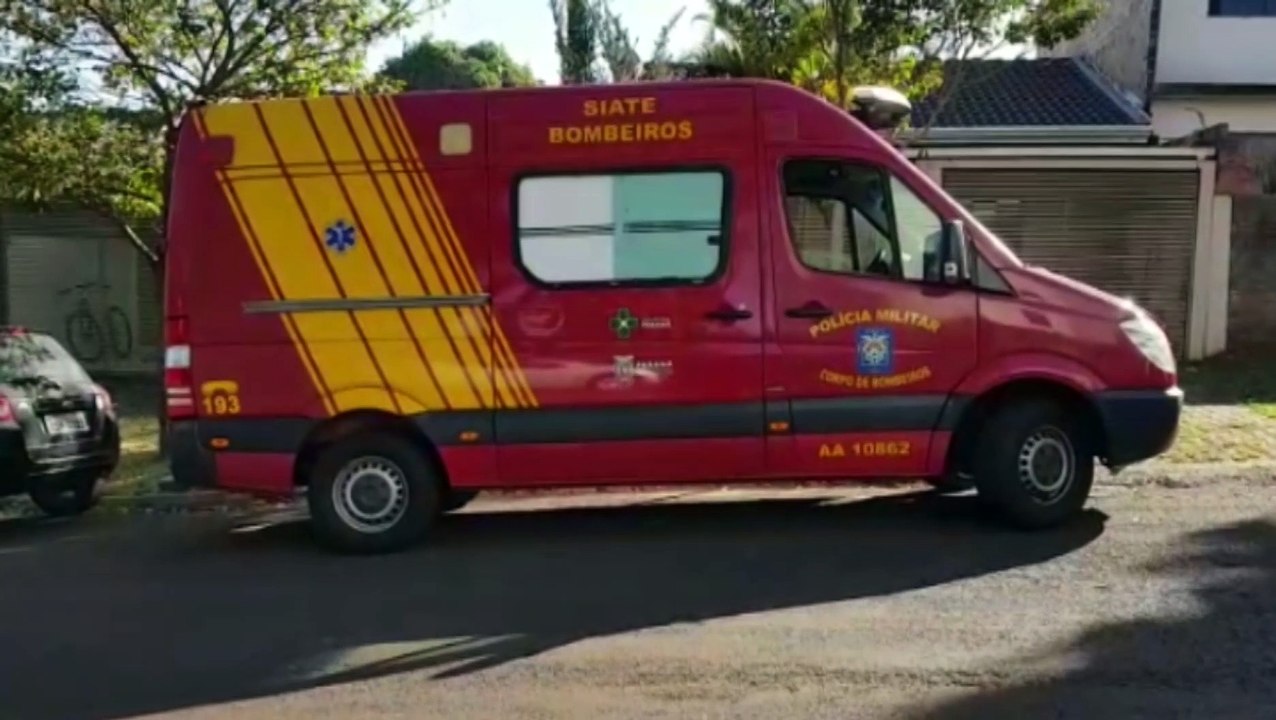 Pintor cai de escada e precisa ser socorrido no Bairro Cancelli