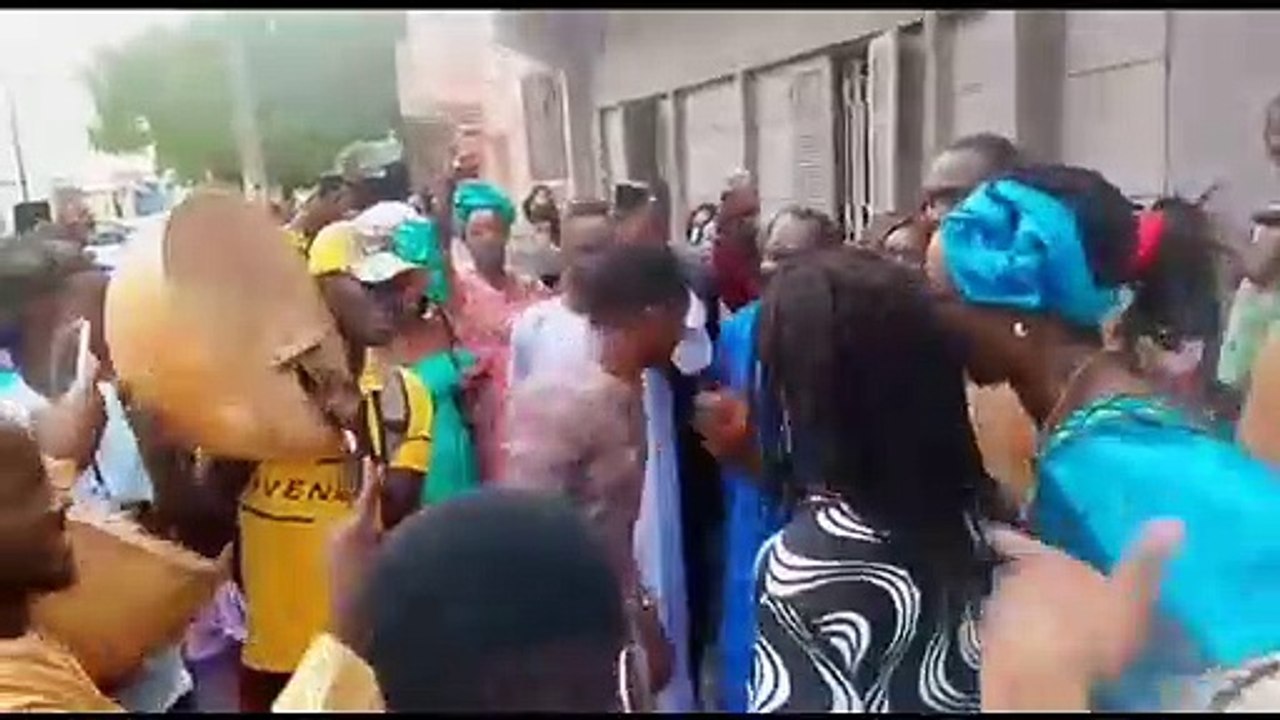 Mariage de Der : Pod s'emporte devant les invités et se donne en spectacle