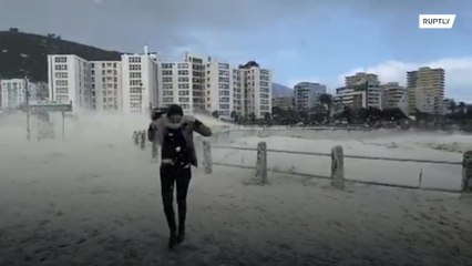 جنوب افريقيا: "ثلوج" بحرية مدهشة !!!