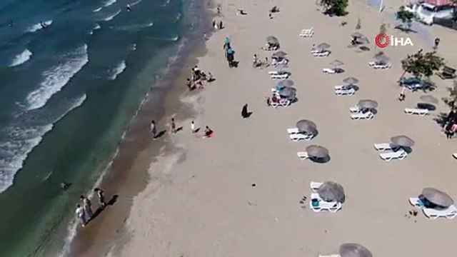 Sahillerdeki sosyal mesafeyi atlı jandarmalar denetliyor