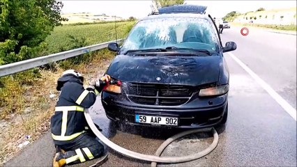 Motoru alev alan araca ilk müdahaleyi jandarma yaptı