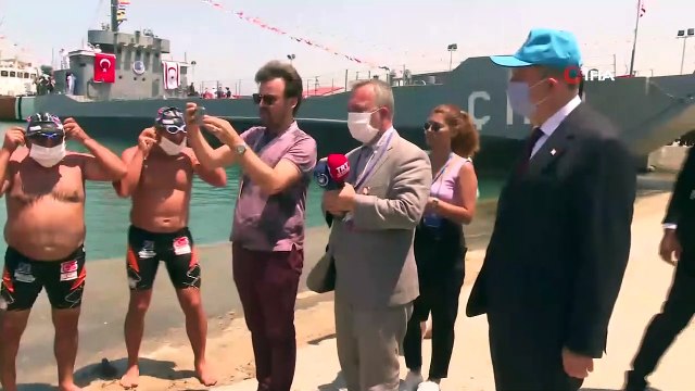 - Eski Bakan Tüzmen 5 sporcuyla Mersin'den KKTC'ye yüzdü- Eski Devlet Bakanı Kürşad Tüzmen:- 'Bir Türk gölüdür Akdeniz'