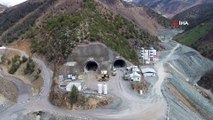 Türkiye’nin en uzun çift tüplü karayolu tünelinin yüzde 68’i tamamlandı
