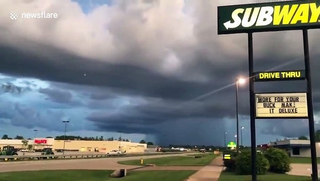 Cavernous dark clouds paint gloomy picture in Kentucky