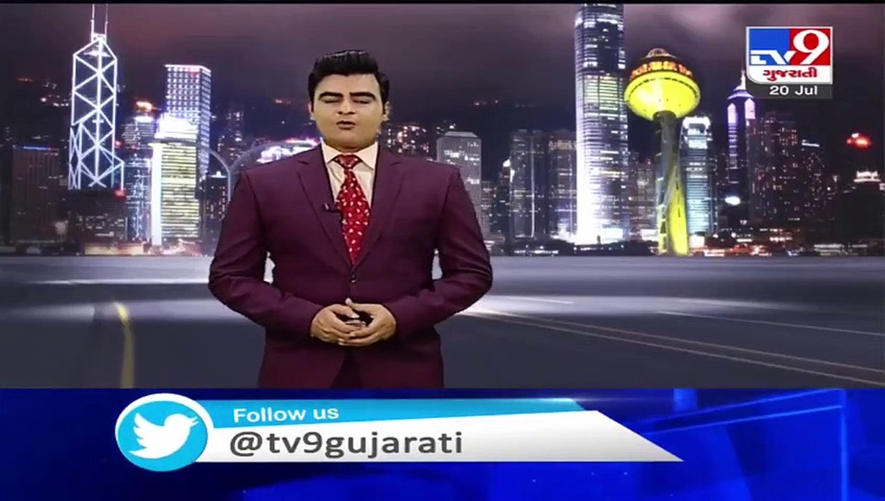 CCTV - Masked man looted mobile shop owner on knife point near Subhash Chowk, Ahmedabad