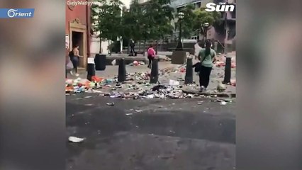 كأنها ساحة حرب.. شاهد كيف بدا مكان احتفال جمهور "ليدز يونايتد"