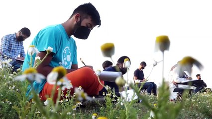 Open-air classes for students in Kashmir