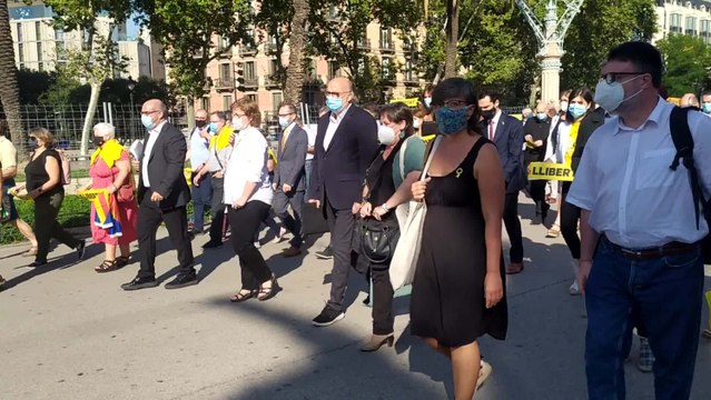 Los exmiembros de la Mesa del Parlament entran en el TSJC para el juicio