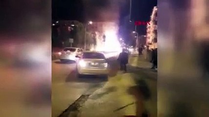 Ot yüklü kamyon mahalle ortasında alev alev yandı