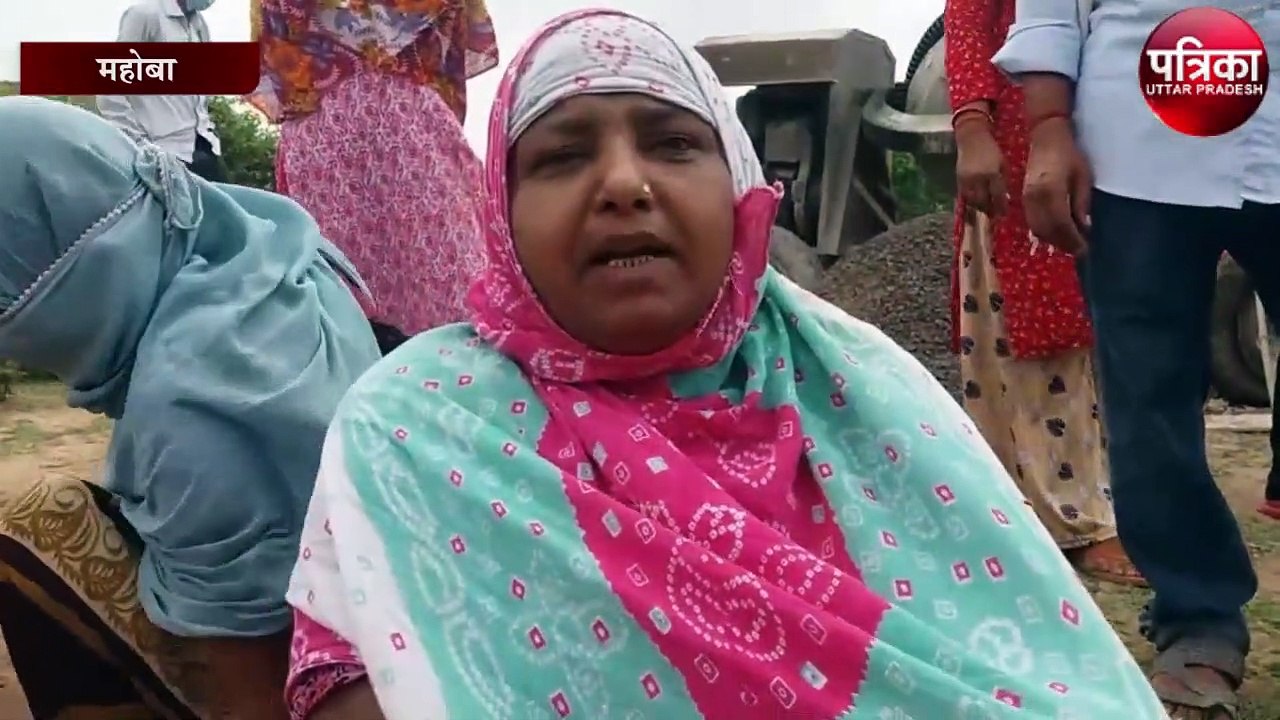 बस्ती के बीचों-बीच हो रहे सरकारी निर्माण को लेक...