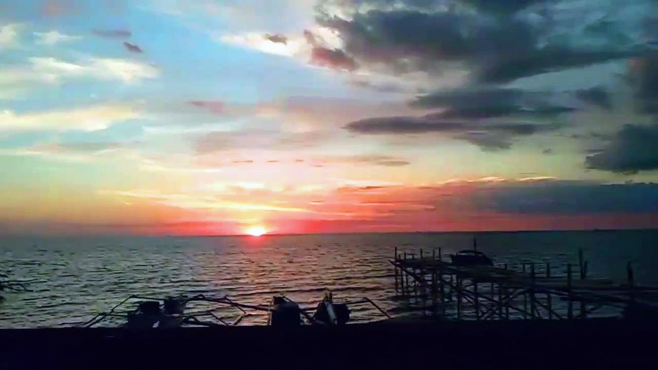 Suasana Senja - Pantai Sumpang Binangae - Kabupaten Barru