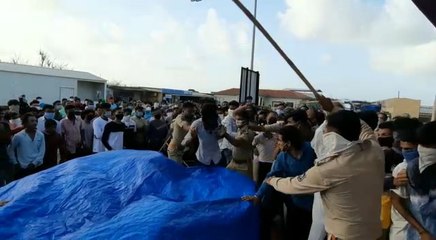 सावन के पहले ही दिन प्रथम ज्योतिर्लिंग सोमनाथ मंदिर में उमड़ी भारी भीड़, पुलिस ने भांजी लाठियां