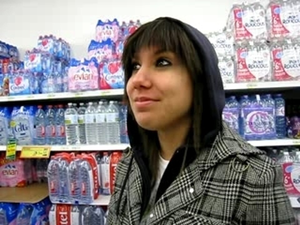 Creyagounette découvre Rivella à la coop ! xD