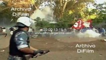 La policia bonaerense reprime con balas de gomas a estudiantes 1996