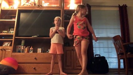 Sophia Fazendo Ginástica Vídeo  (2)