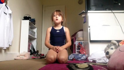 Sophia Fazendo Ginástica Vídeo  (5)