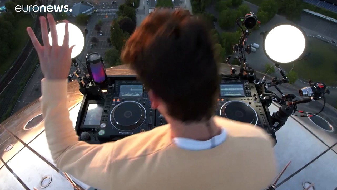 Corona-Konzert in Brüssel: DJ auf der Spitze des Atomiums