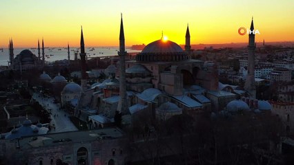 İlk namaza hazırlanan Ayasofya’da gün batımı kartpostallık görüntüler oluşturdu