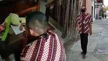 Guru Penyandang Tunanetra di Grobogan Datangi Siswa ke Rumah