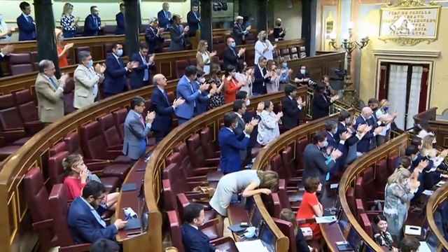 Sánchez, responde con ironía a Casado: Desde ayer, usted es otro padre de la UE