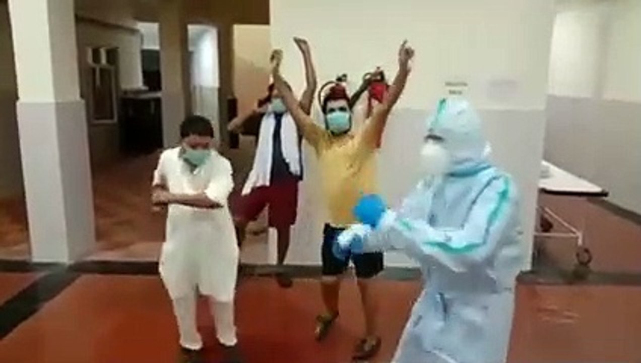कोरोना मरीजों का हौंसला बढ़ाने डॉक्टर ने किया डांस, वायरल हुआ वीडियो
