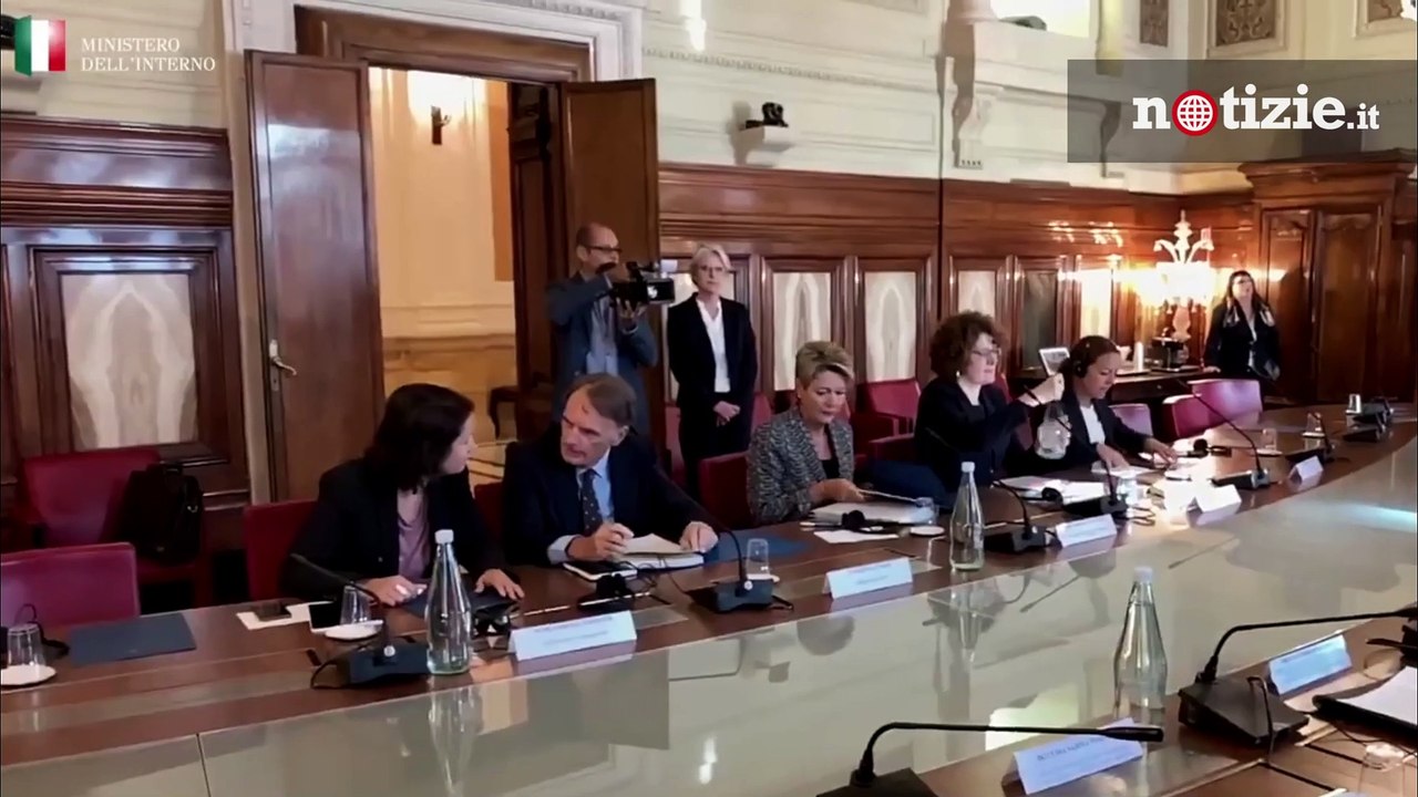 Coronavirus, ministro Lamorgese contro la movida: "Senza mascherina si rischia nuovo lockdown"