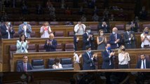 Guerra de aplausos y reproches entre Sánchez y Casado