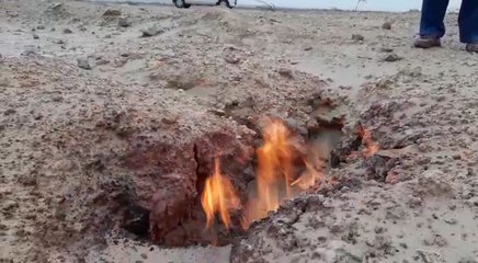 राजस्थान में जमीन से निकल रही आग, बारिश में भी नहीं बुझी, देखें चौंकाने वाला वीडियो