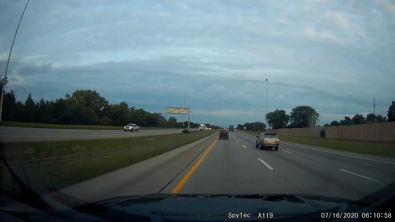 Pickup Truck Bounces off Concrete Barrier video Dailymotion