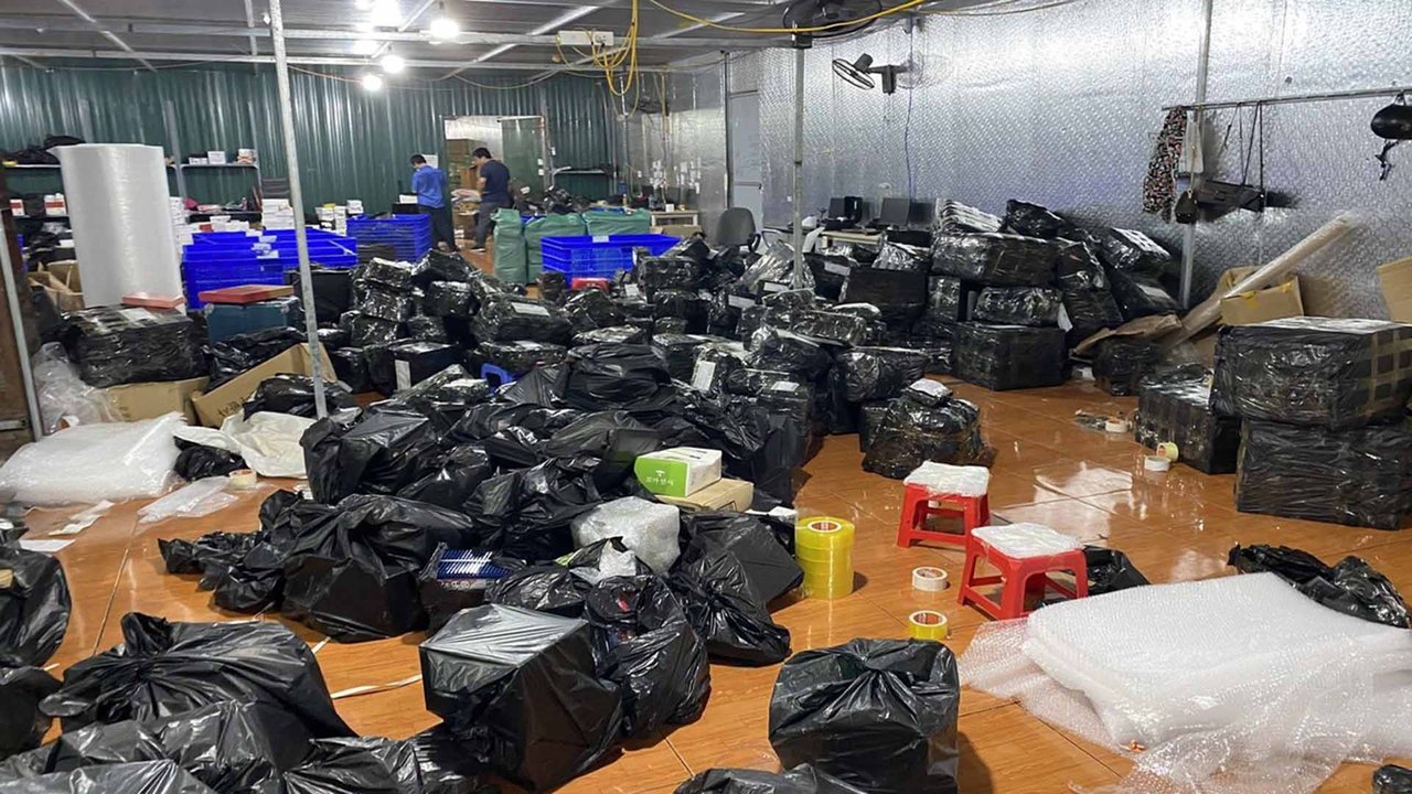 2 năm livestream bán hàng lậu thu trăm tỷ | VTC