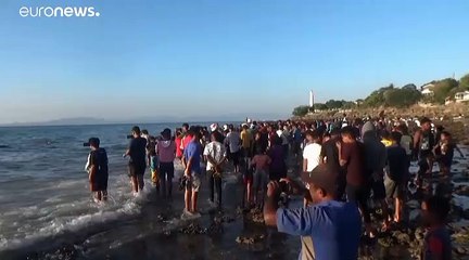 Le cadavre d'une baleine s'échoue sur une plage indonésienne