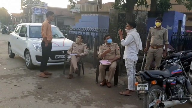 कांधला पुलिस ने बिना मास्क लगाए घूमने वालों के किए चालान