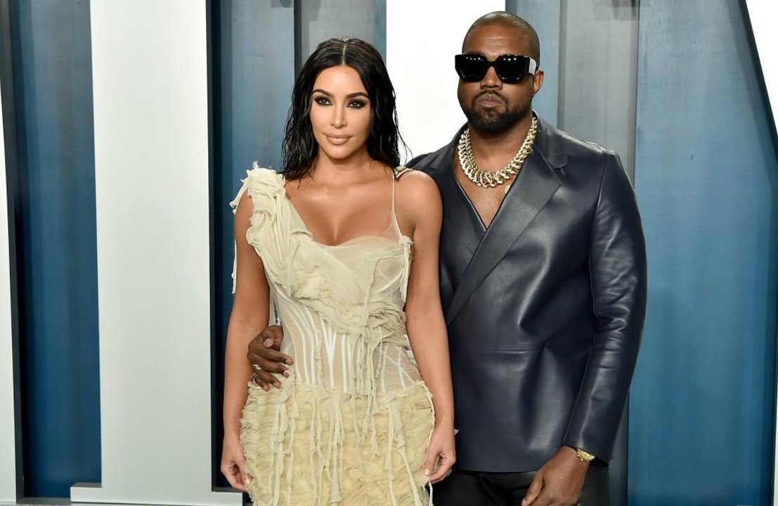 Em novo desabafo, Kanye West alega que está tentando se divorciar de Kim Kardashian