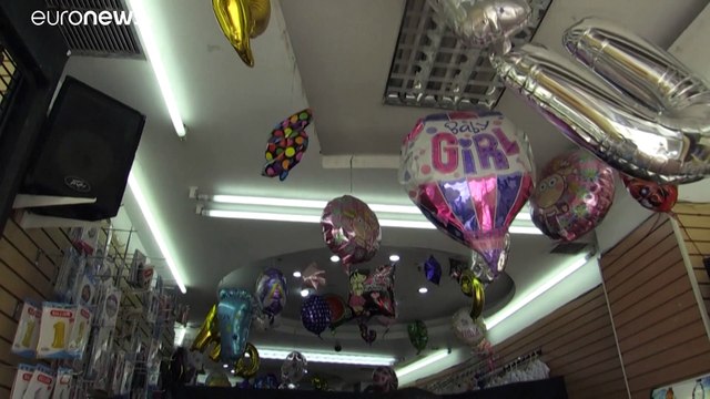 في فنزويلا.. محال الأحذية والملابس تتحول إلى متاجر لبيع الأغذية هربا من تدابير الحجر