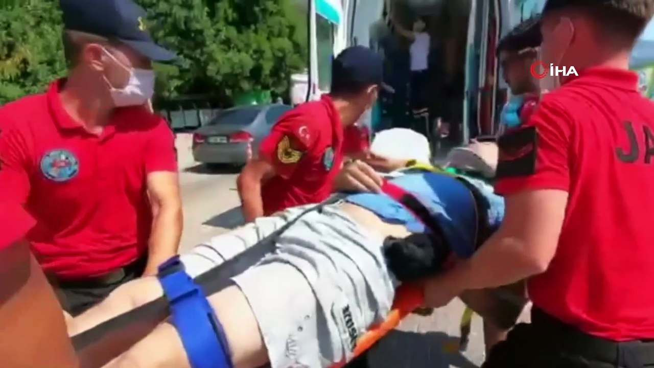 Denize düşen paraşüt pilotu ağır yaralandı