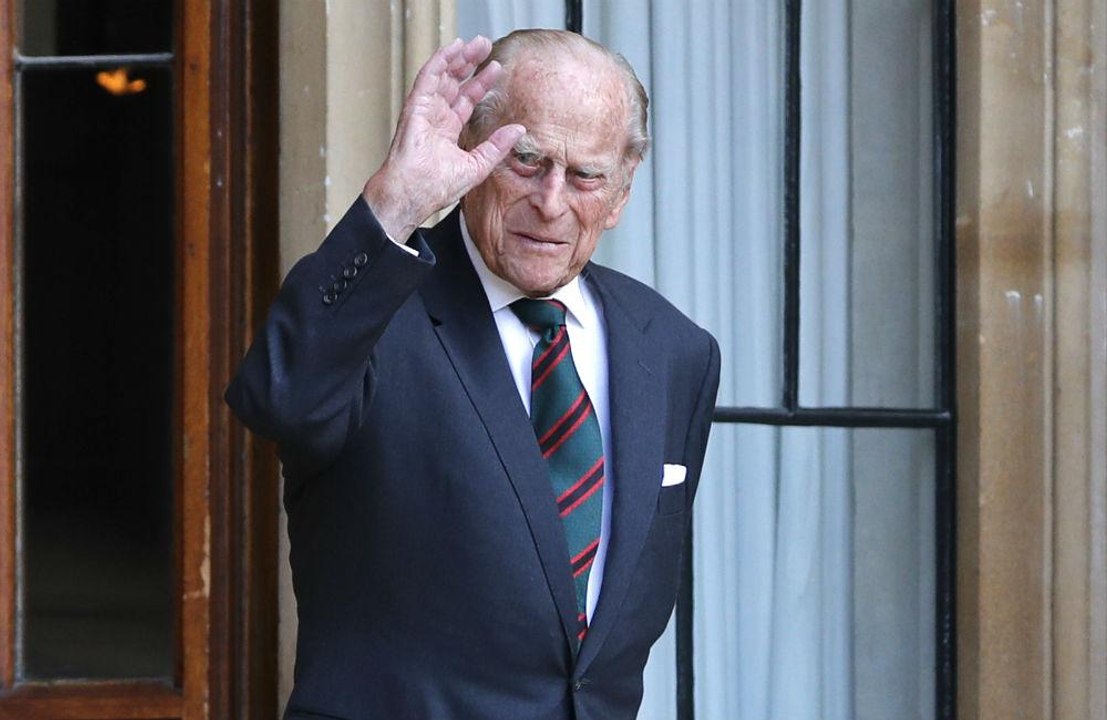 Prinz philip überträgt sein amt des regimentschefs auf die herzogin von cornwall