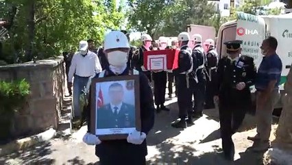 Mardin'de silah kazasında hayatını kaybeden asker toprağa verildi