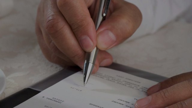 How Much Should You Tip at a Restaurant During the Coronavirus Pandemic?