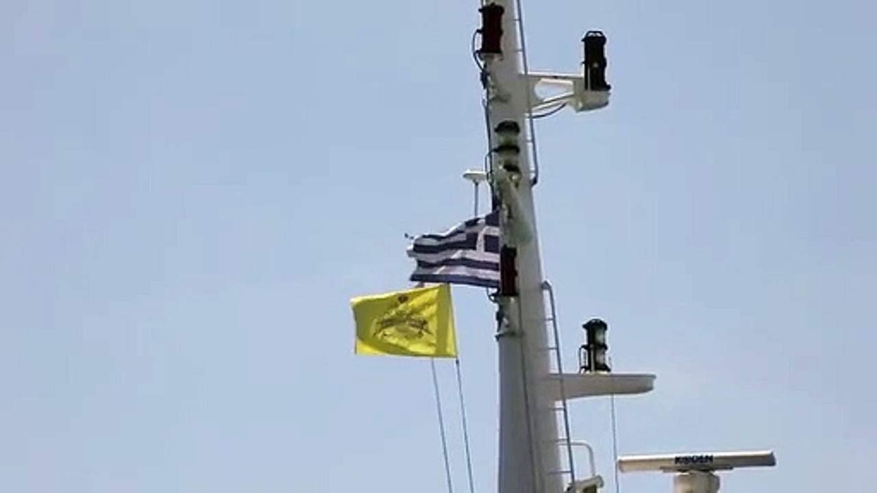 Yunan çılgına döndü: ABD gemisine Bizans bayrağı astılar