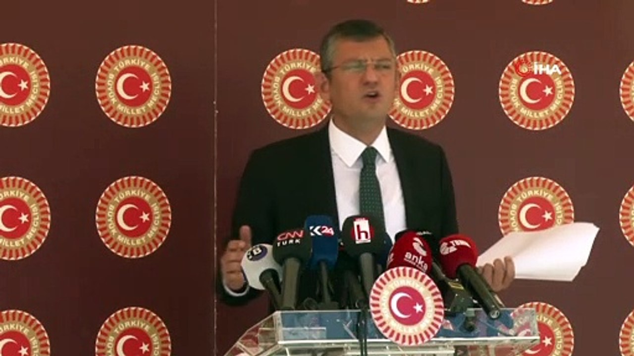Özgür Özel sosyal medya düzenlemesini eleştirdi