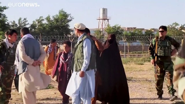 Le ammazzano i genitori, adolescente afghana spara e uccide i due talebani responsabili