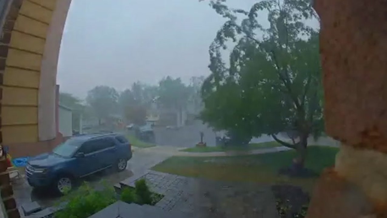 Doorbell cam catches tree snap in wind