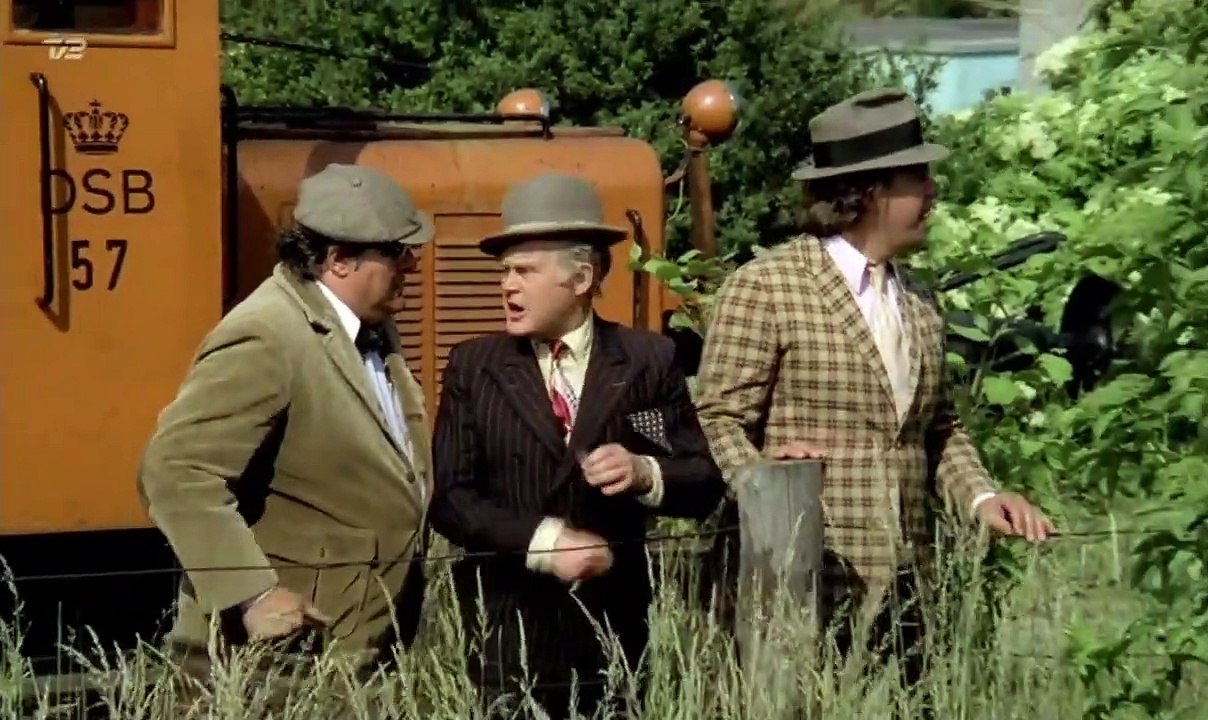 2 (2) - Olsen Banden kører med DSB tog | Olsen Banden På Sporet ~ 1975 ~ TV2 Danmark