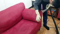 (Giặt ghế sofa tại nhà)- Bước 5 - Hút dung dịch nước bẩn ra khỏi ghế