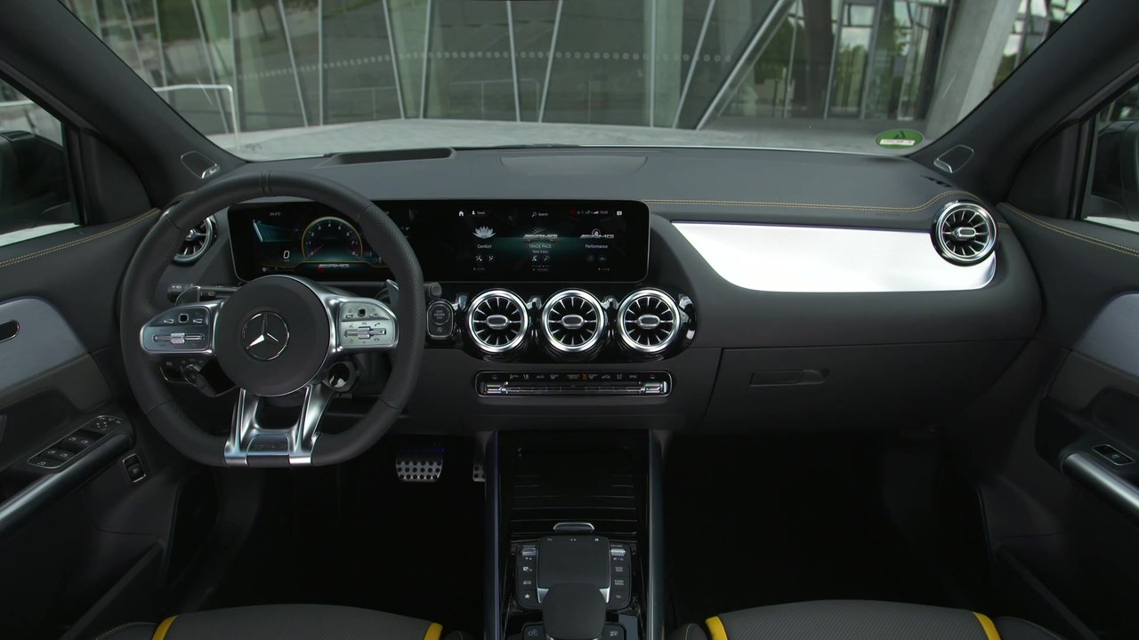 Der neue Mercedes-AMG GLA 45 4MATIC+ - Interieur bildet enge Verbindung von Mensch und Maschine