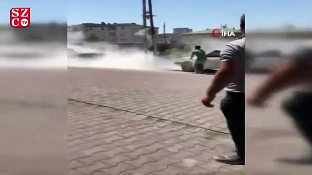 Elektrik direği havai fişek gibi patladı