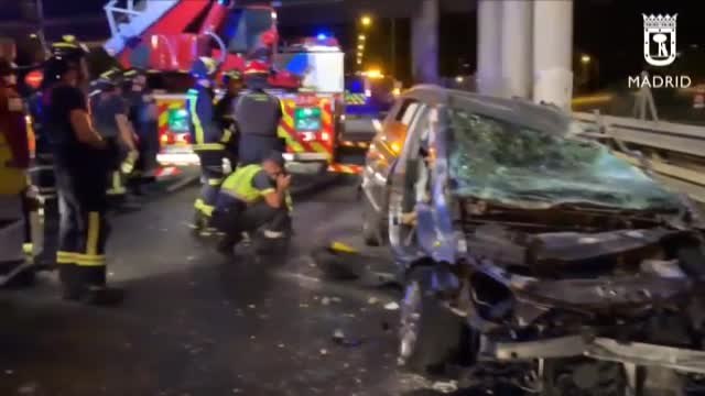 Herido muy grave al caer su coche por un puente