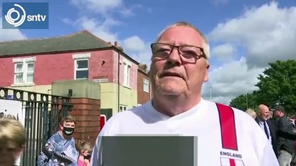 Jack Charlton: Hundreds of residents pay their respects to 'local hero'