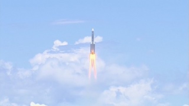 China lanza con éxito su primera sonda a Marte